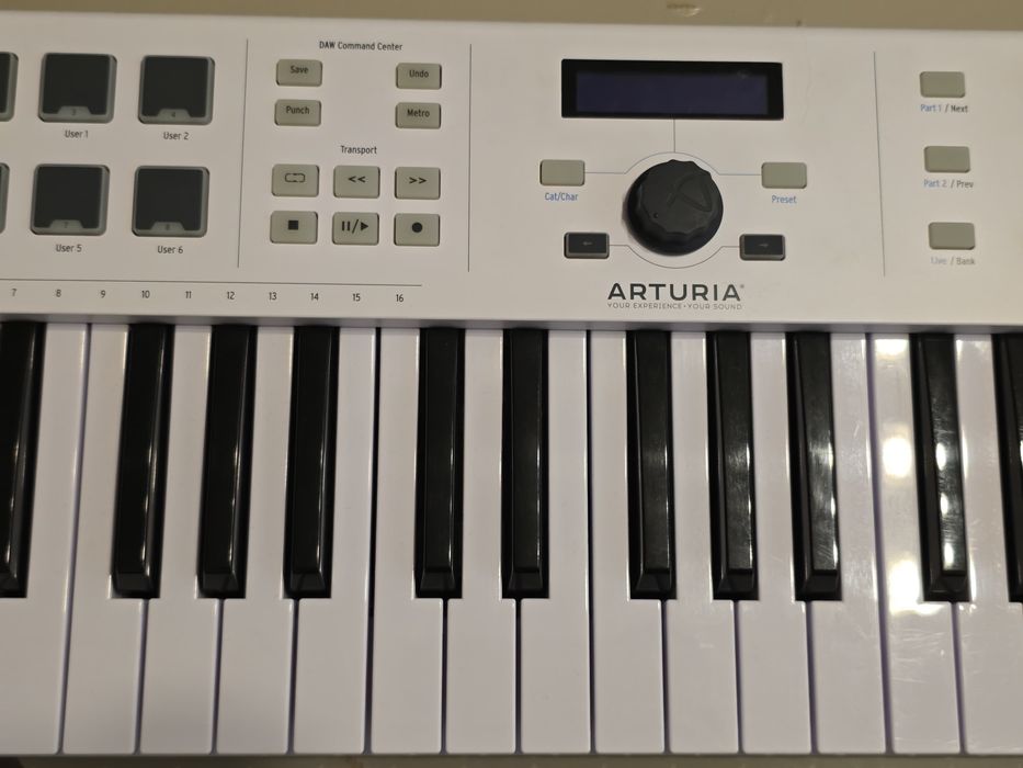 Arturia KeyLab Essential 61 MIDI controller + pedala sustain