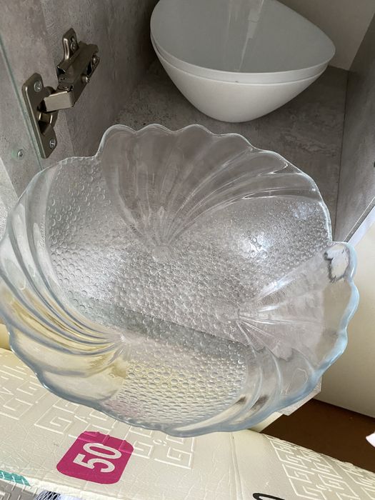 Продам столовый набор тарелок