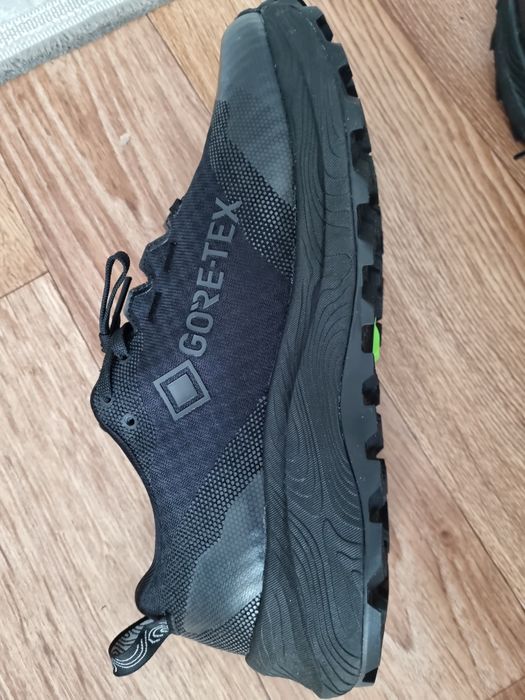 Продам кроссовки Asics Trabuco Max 2 непромокаемые