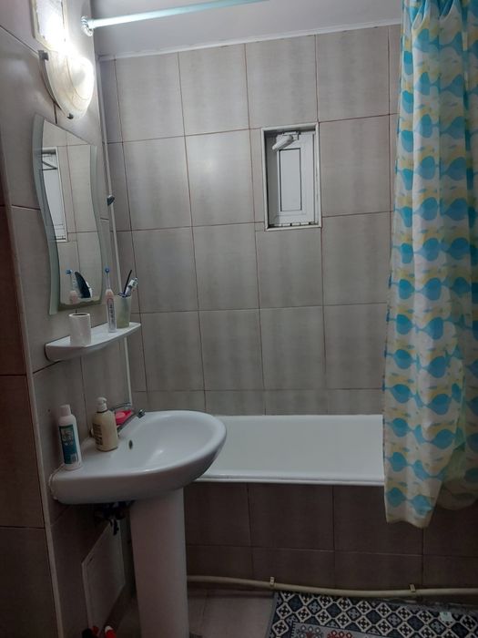 Apartament 4 camere, Broșteni