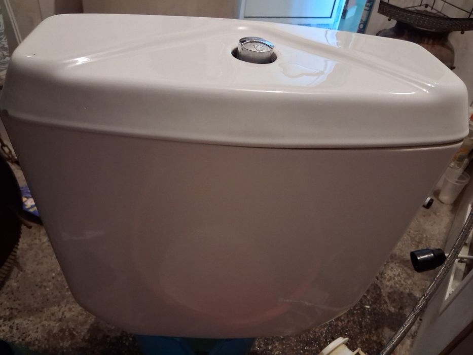 Тоалетно казанче порцеланово