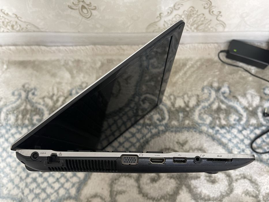 Продам ноутбук Samsung Np300 Core i3