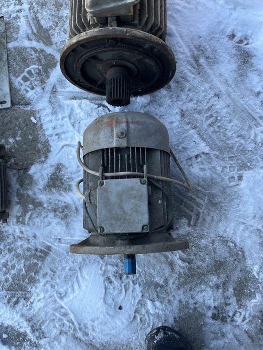 Продам электродвигатели