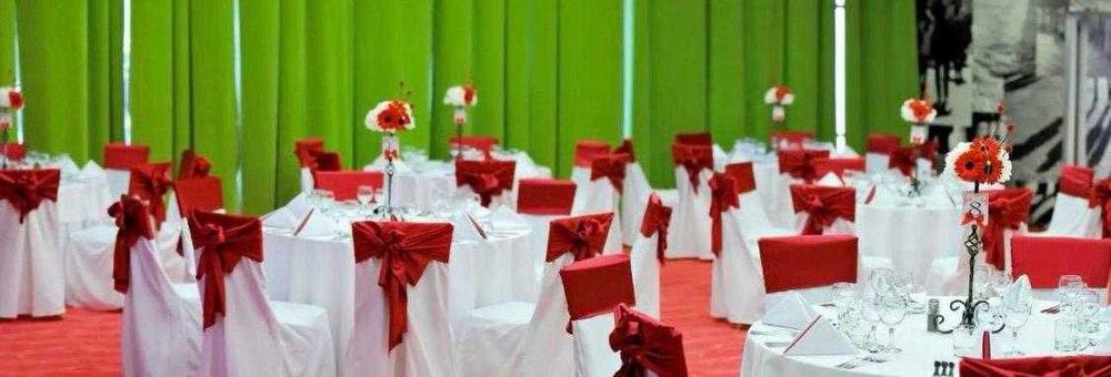 Huse scaune, esarfe, fete masa, naproane, prezidiu – peste 700 bucati pentru nunti si evenimente