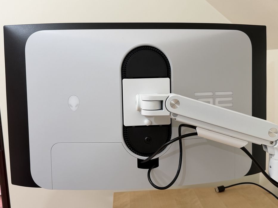 Monitor QD-OLED Alienware AW3225QF 4K 240Hz (în garanție)