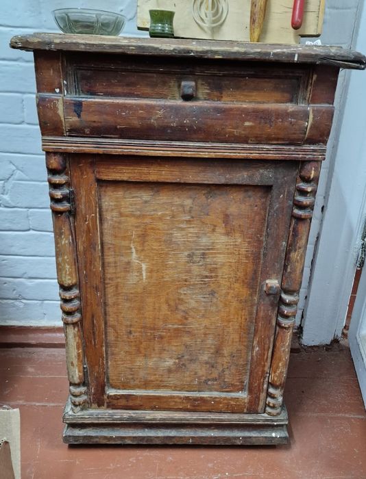 Тумбочки деревянные. Ретро.