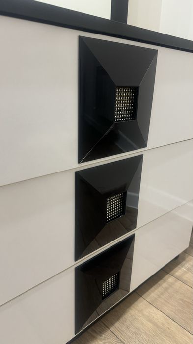 Продаетс шкаф-купе и комод