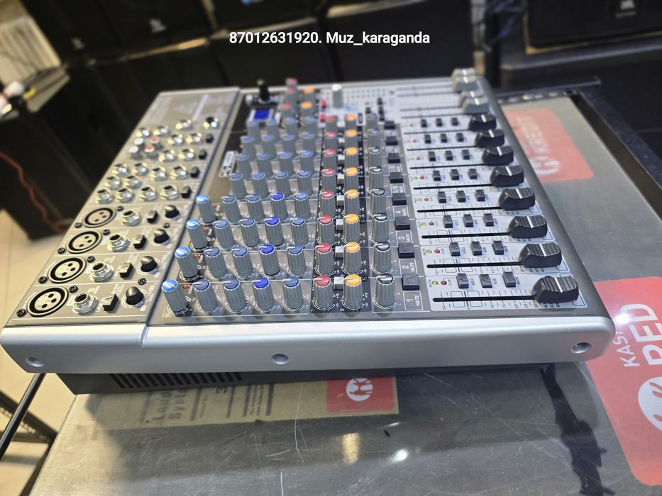 Микшерный пульт Behringer