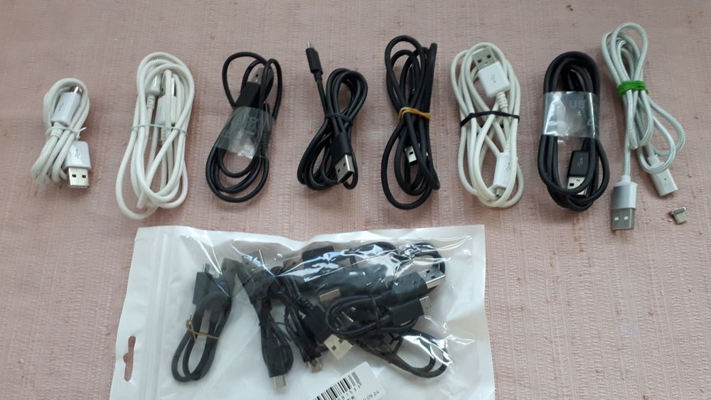 Cabluri microUSB originale Samsung, un cablu magnetic, cabluri scurte