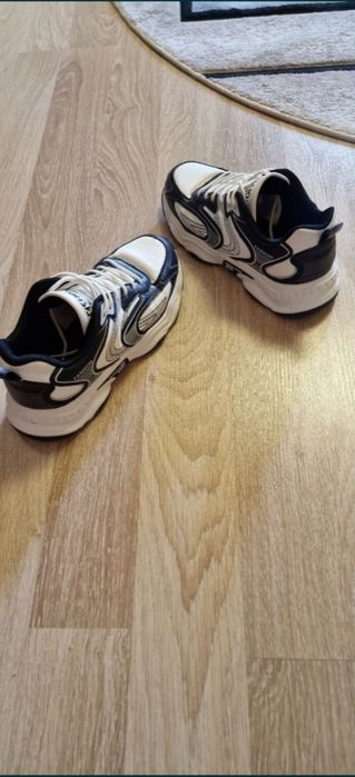 ‼️Adidași sport culoare Alb/Negru Ca Noii‼️