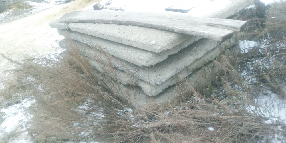 Продам плиты и блоки.