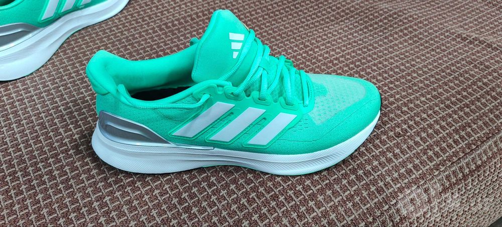 Оригинальные кроссовки Adidas размер 43