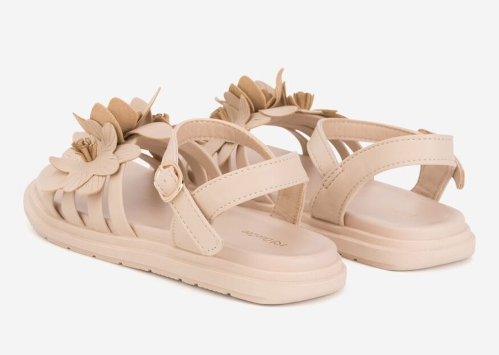 Бежови сандали за момиче 35 номер