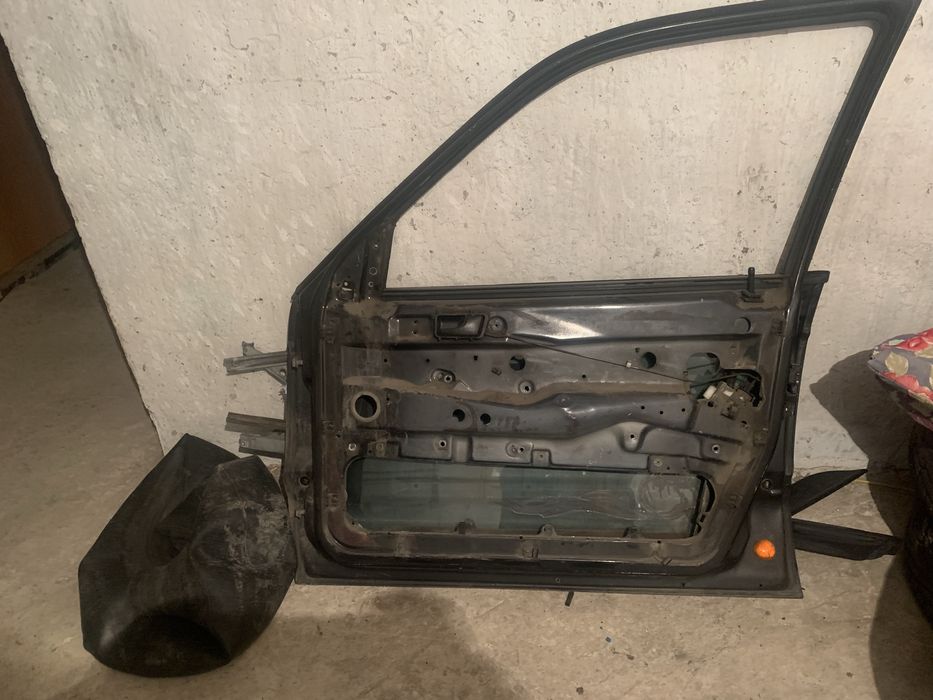 Продам двери на пассат б3