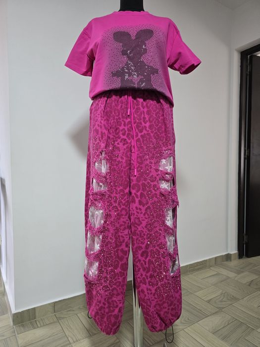 Blugi fucsia imprimeu animal print, model superb cu buzunare