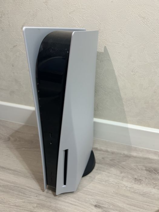PS5 + 2 джойстика + аксессуары