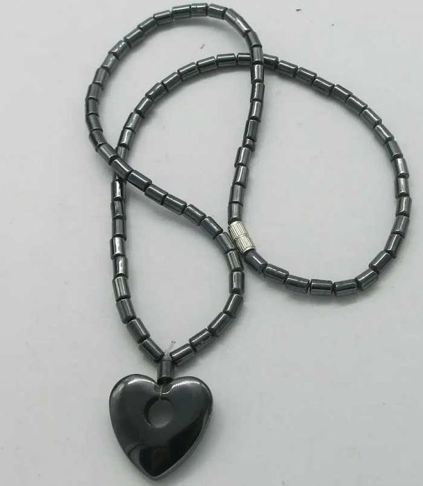 Colier inimă din hematit cu margele tubulare de hematit