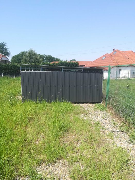Vând țarcuri metalice noi.