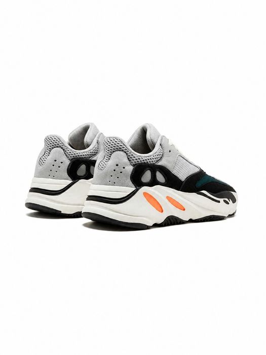 Кроссовки Adidas yeezy boost 700