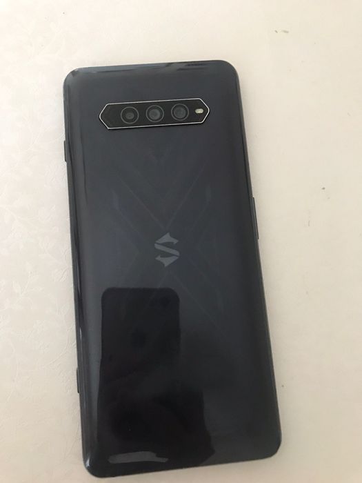 Продается телефон Xiaomi black shark 4 телефон