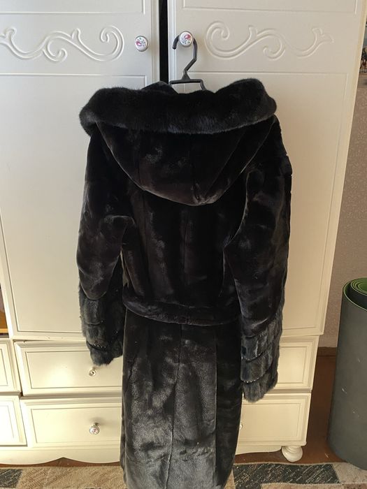 Пррдам искуственную шубу новую