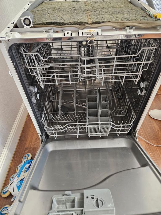 Продам посудомоечную машину