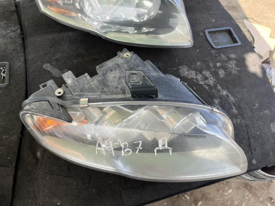 Обикновен фар Audi A4 B7 Ауди б7 оригинал 8e0941004  десен два броя