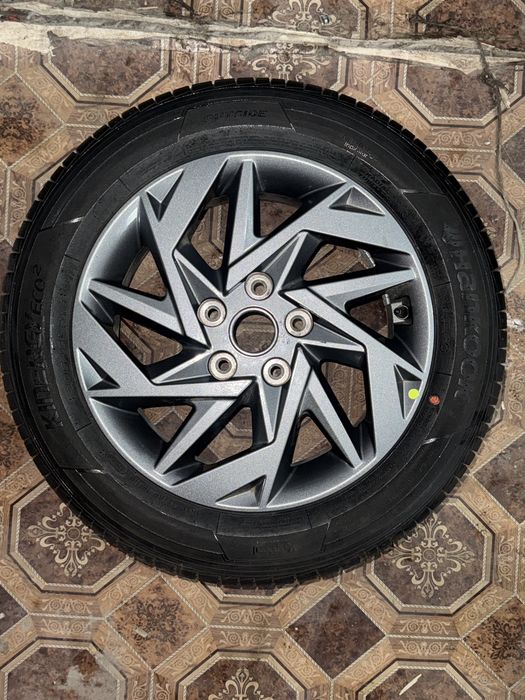 Диск с новой шиной Elantra