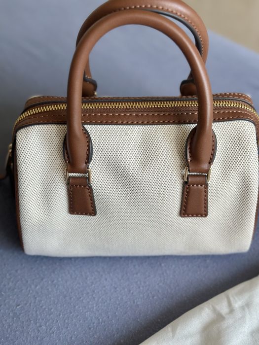 Дамска чанта CHARLES & KEITH