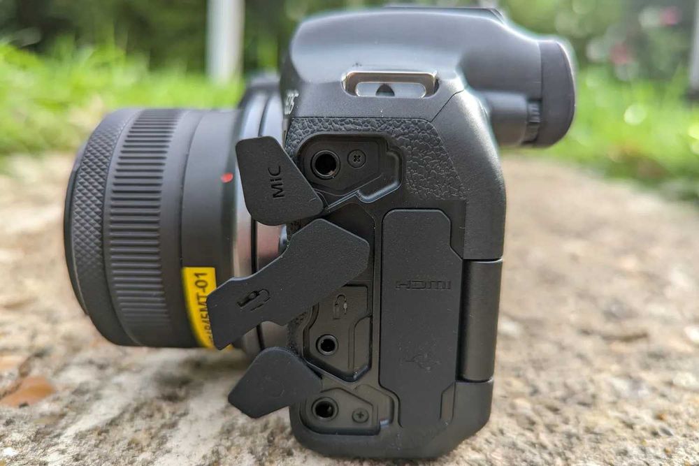 Canon EOS R7 complet,model mai vechi