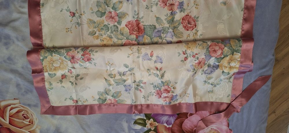 Красиви покривки,бродирани карета,други