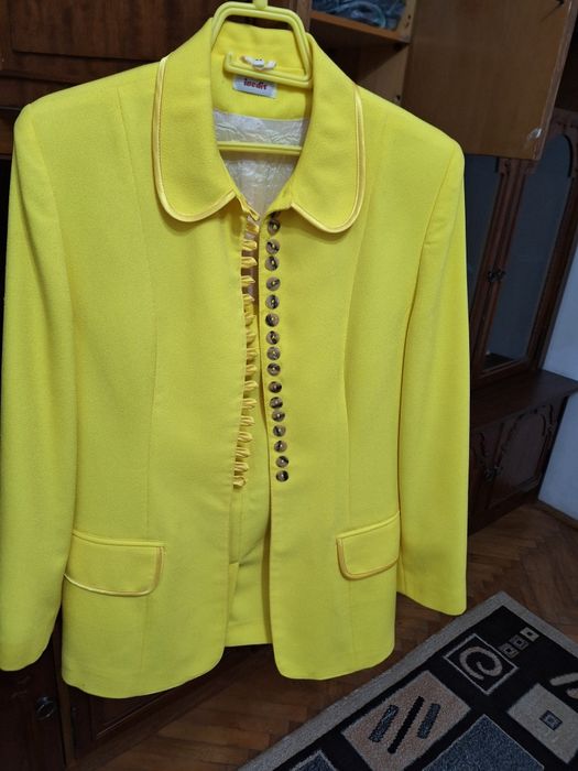 Vând  costum impecabil  de la INEDIT! Este de o eleganta  desăvârșită