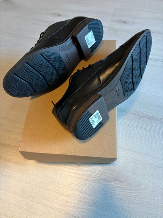 Нови кожени обувки - Clarks