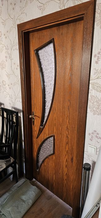 Дверь, доски, шкаф