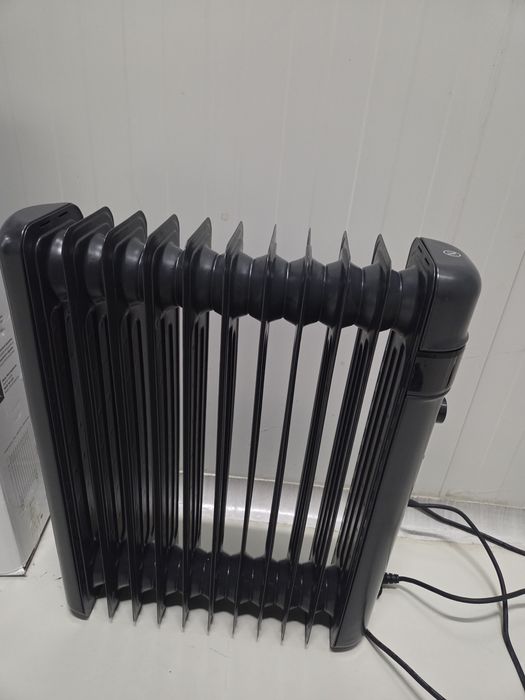Маслен радиатор Taurus Agadir 2500. 
Мощност: 2500W
Може да вкл