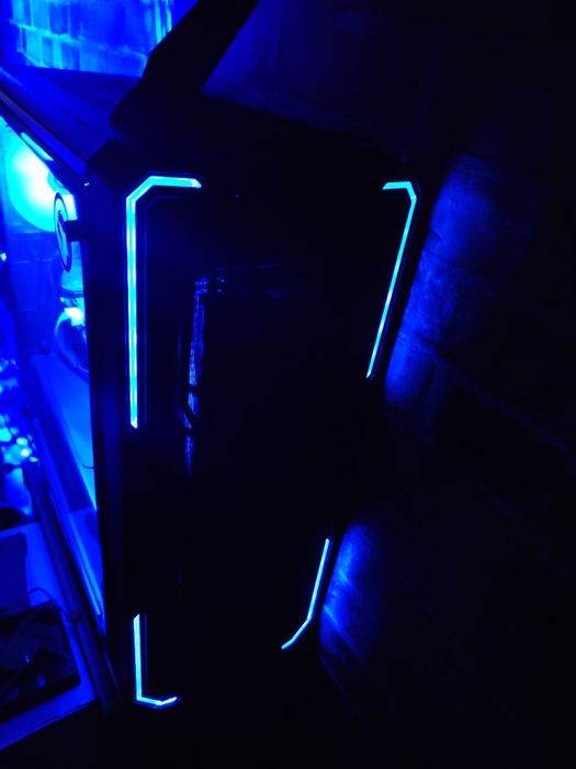 I7-11700, RTX 4070 12GB, 32GB RAM, 1TB NVME, 360mm водно охлаждане