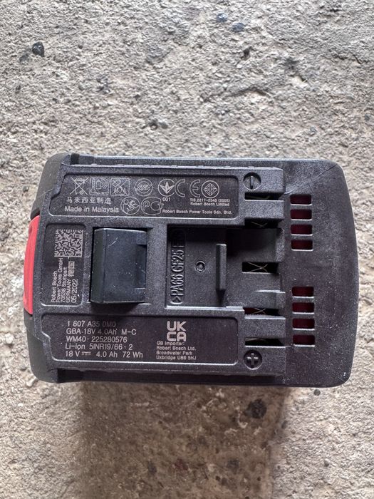 Baterii profesionale Bosch 18V și încărcător Li-Ion