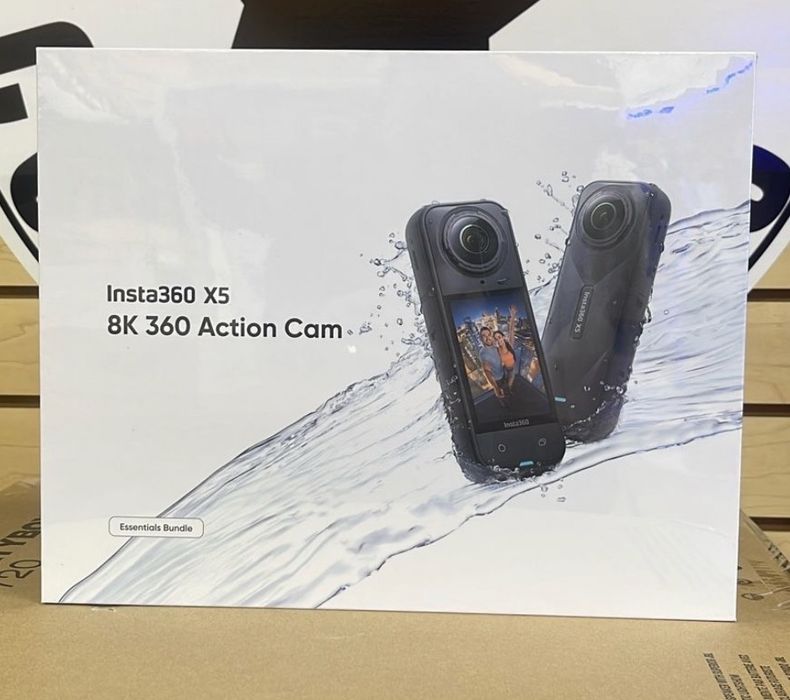 Insta 360 x5 action camera.Essentials bundle. Combo