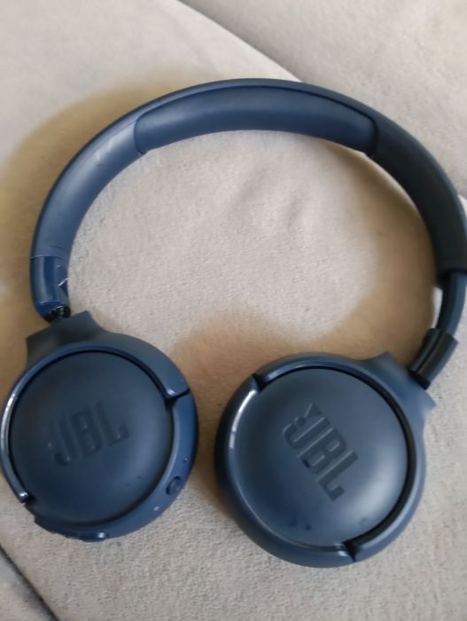Продам наушники jbl