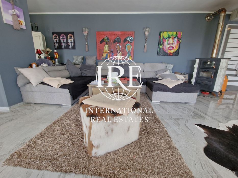 International Real Estates (IRE) представя: Великолепна триетажна къщ