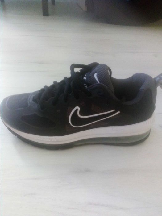 Продавам детски маратонки Nike