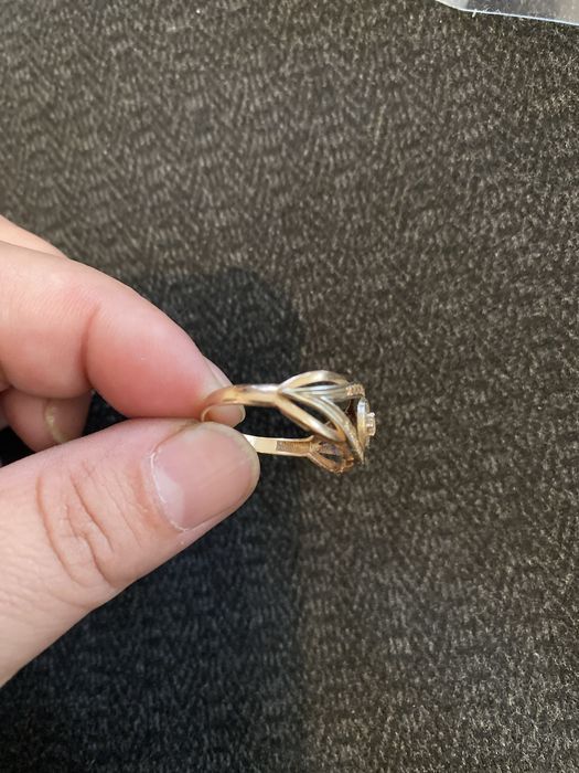 Срочно продам кольцо золото