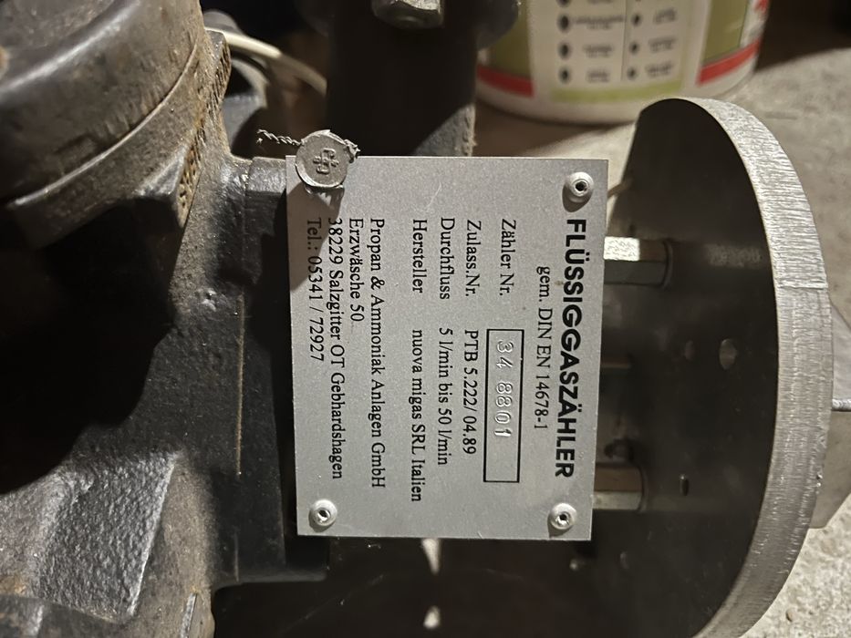 Газов резервоар цистерна газстанция