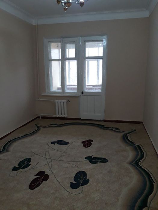 Киргули дворецни олдида квартира сотилади