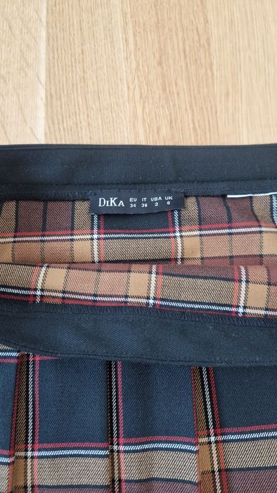 Fusta marca Dika, marimea 34