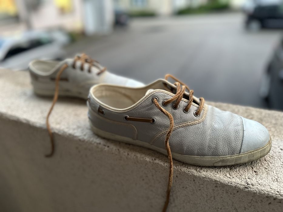 Спортно-елегантни обувки Лакосте за 35 лева