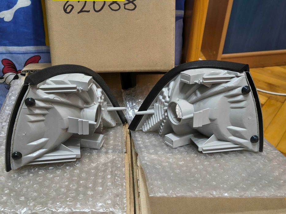 продавам,няколко комплектa,оригинални бели мигачи bmw e36 coupe cabrio