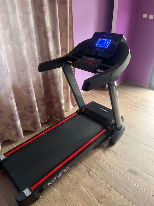 Bandă de alergat electrică model (TECHFIT MT200)