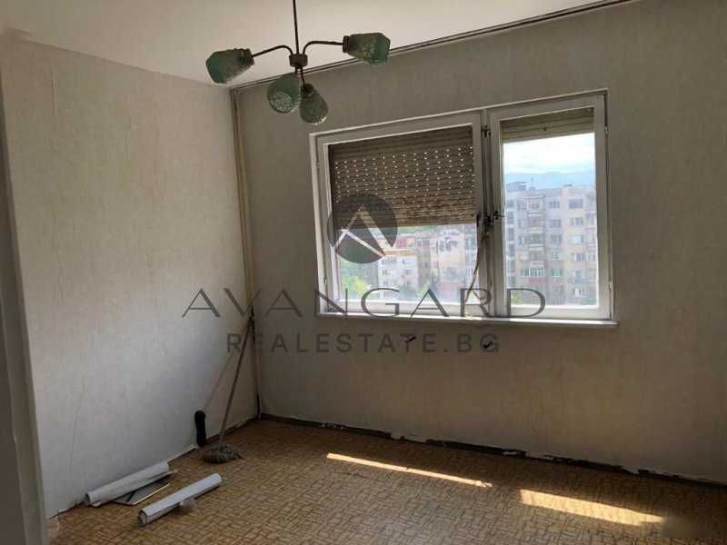 Продава се Двустаен апартамент в Пловдив, Изгрев - 65 кв.м за 847 €/кв.м - Снимка #2