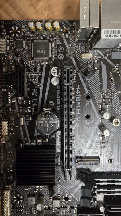 Материнская плата Gigabyte H410M H V3 (Socket LGA 1200) — Отличное сос